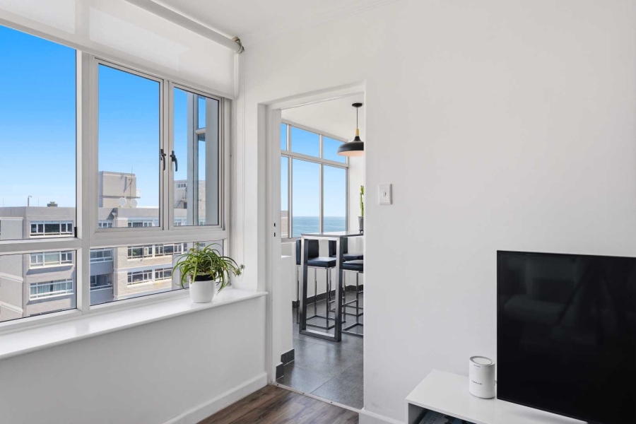 2 Bedroom Property for Sale in Sea Point Western Cape